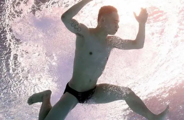 远赴澳洲兼, 板单双人冠 远赴澳洲兼, 板单双人冠